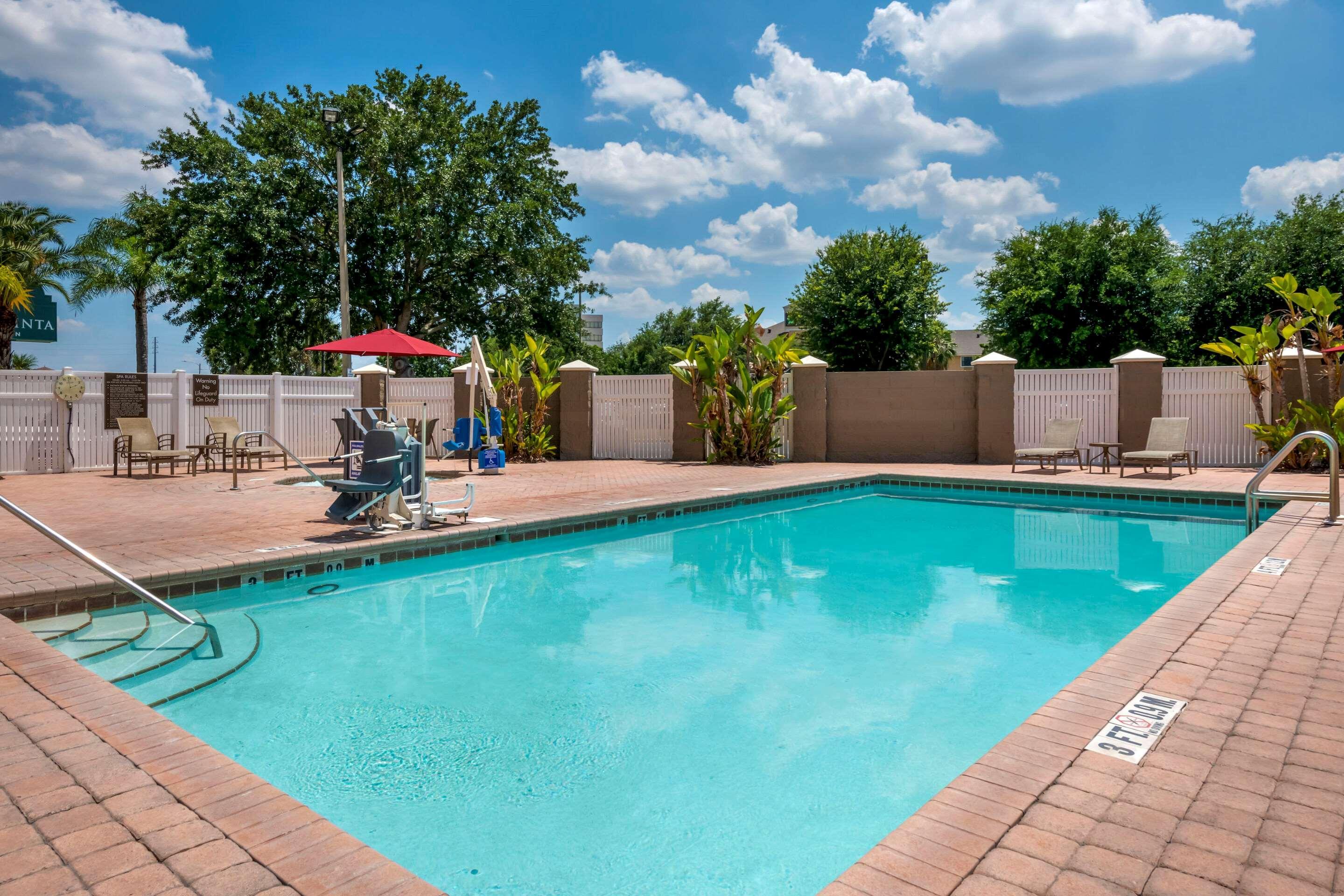 Comfort Suites Near Universal Orlando Resort מראה חיצוני תמונה